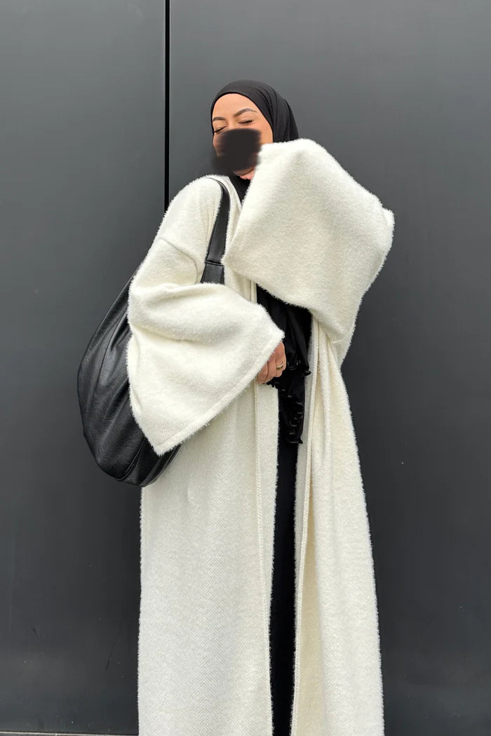 Manteau Long en Laine avec Ceinture – Élégance Modeste