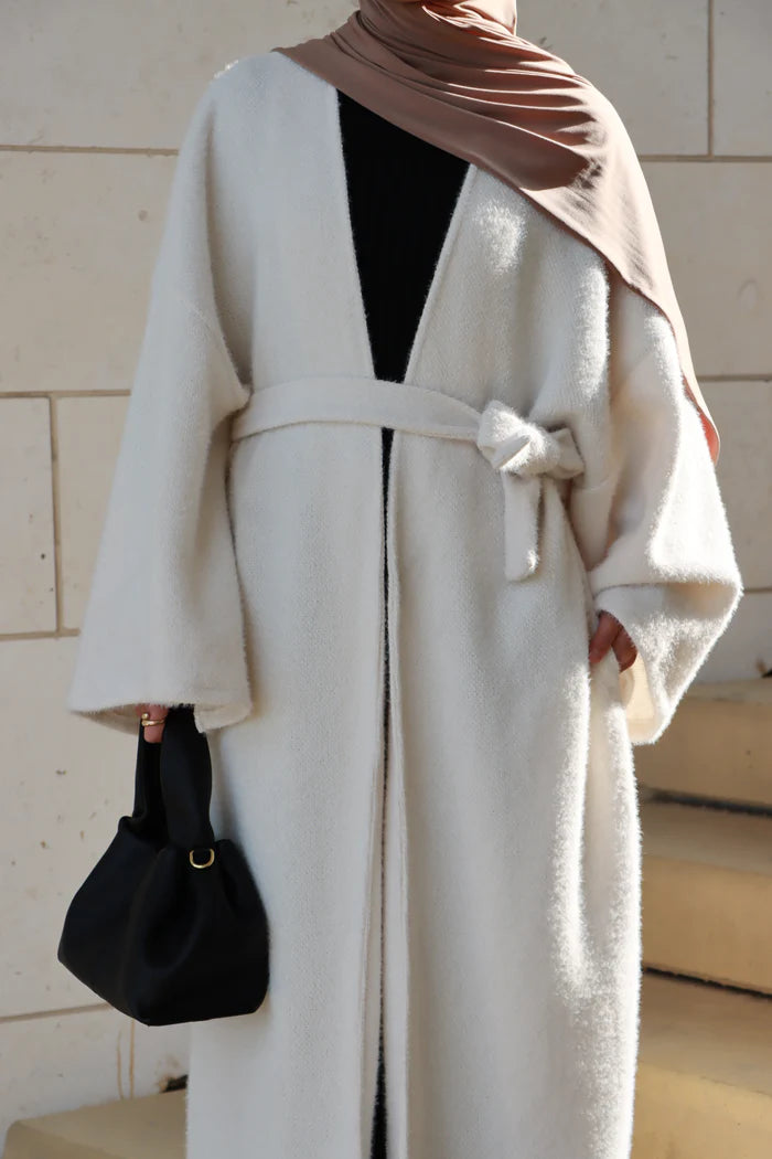 Manteau Long en Laine avec Ceinture – Élégance Modeste